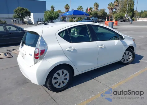 2013 Toyota Prius C Three z USA, uszkodzony, nr VIN JTDKDTB34D1554681